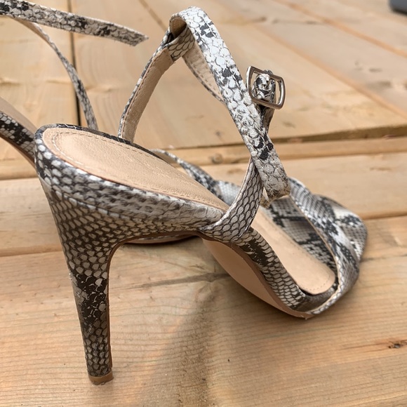 Heel sandals made by Truffle collection. Snake skin pattern size 37 - Picture 5 of 10